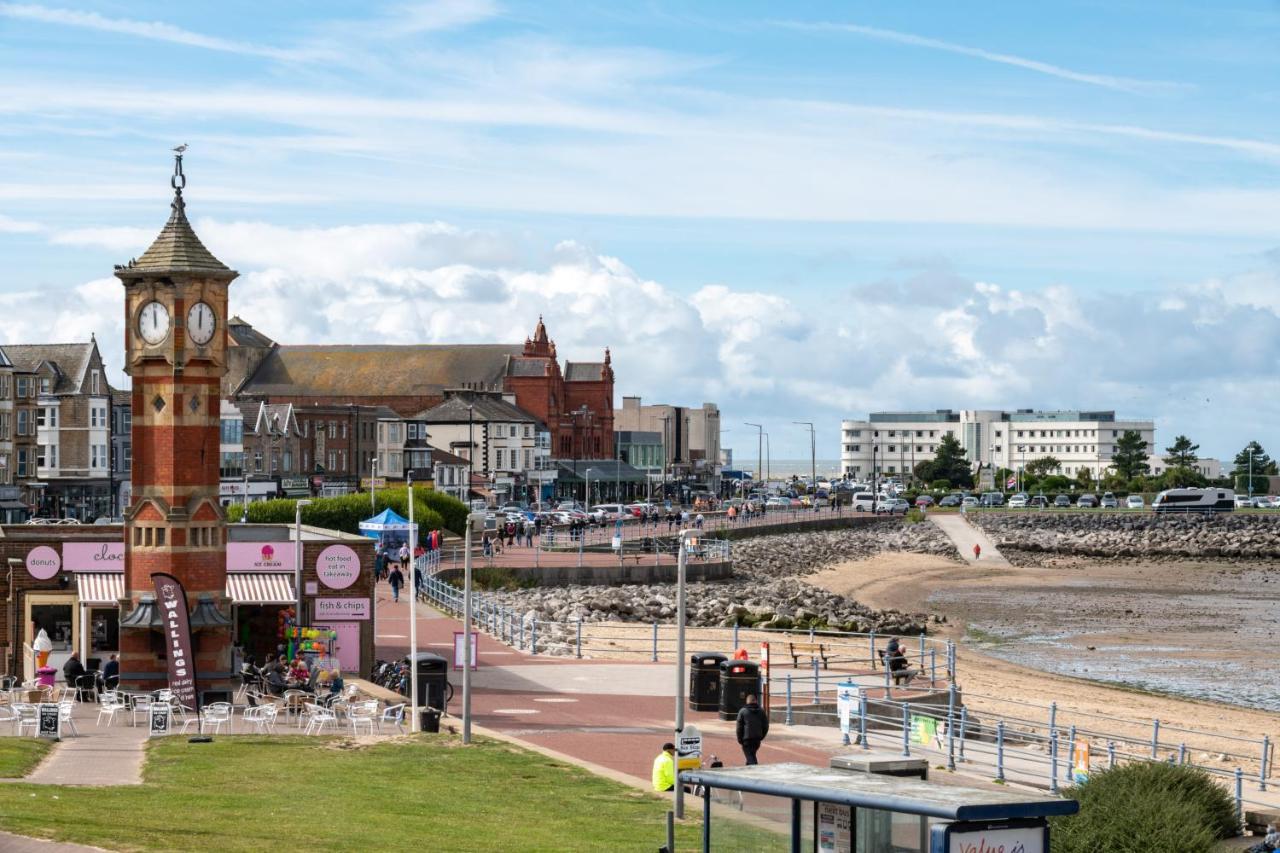 The Croston Balcony Apartment- Located On The Central Promenade, Beach Front And Sea Views Morecambe Exterior photo