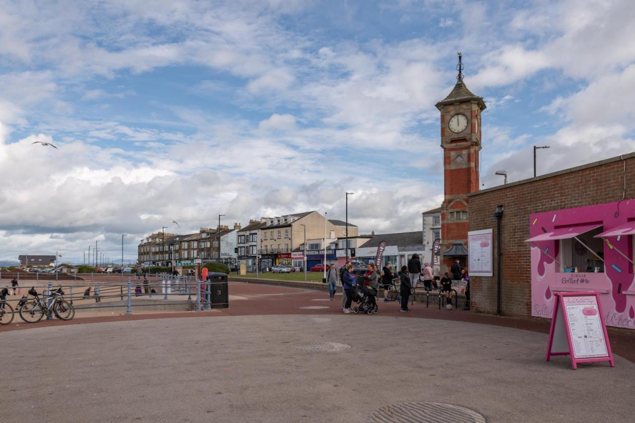 The Croston Balcony Apartment- Located On The Central Promenade, Beach Front And Sea Views Morecambe Exterior photo